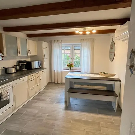 Semesterbostad Gemuetliches In